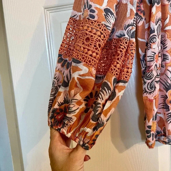 Zac and Rachel floral top with crochet accents. Size Small - Picture 2 of 7